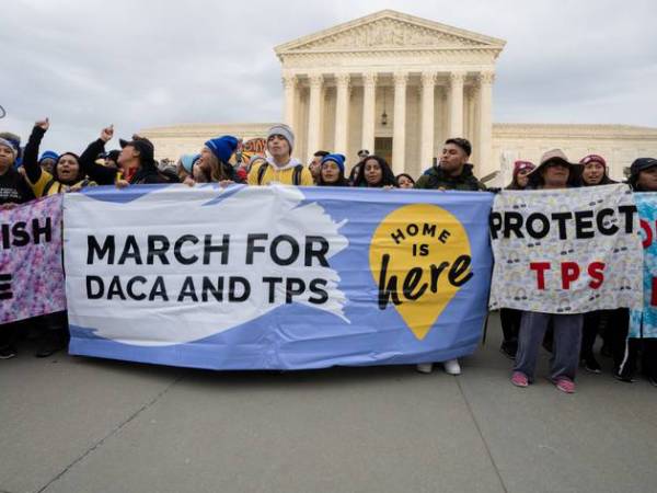 [Annenberg Media] Immigrants under TPS and DACA are entering a crucial phase in confronting the future of immigration&nbsp;policy